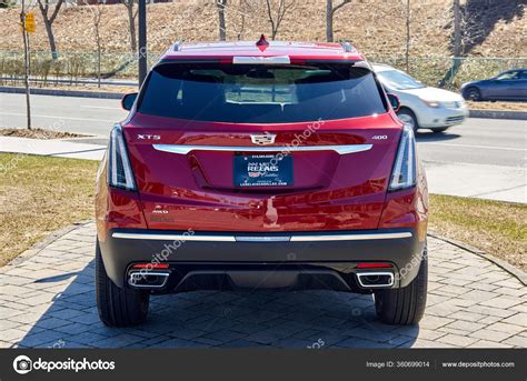 Montreal Canada April 2020 Cadillac Xt5 400 Red Car Dealership — Stock