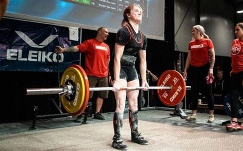 Why Do Powerlifters Wear Singlets Reasons Explained