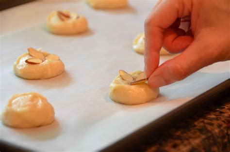 Playing with Flour: Almond macaroons