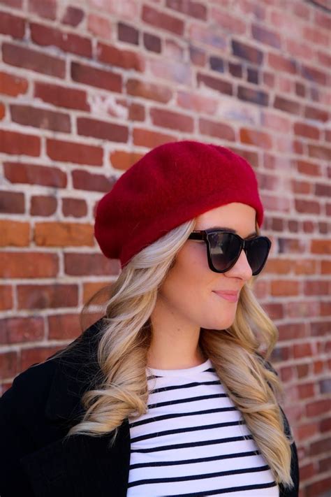 How To Wear A Beret Outfit Like The French York Women S Accessories