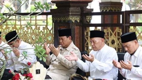 Ziarah Ke Makam Gus Dur Prabowo Saya Dulu Tukang Pijetnya Beliau