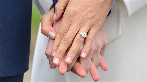 Try On Meghan Markles Engagement Ring From Prince Harry Glamour