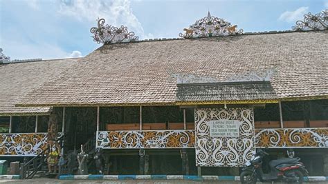 Menelusuri Kisah Dibalik Lamin Adat Pemung Tawai Desa Budaya Pampang