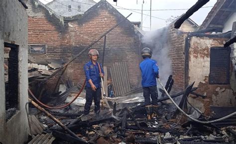 Saat Ditinggal Penghuninya Rumah Di Kota Banjar Ludes Terbakar