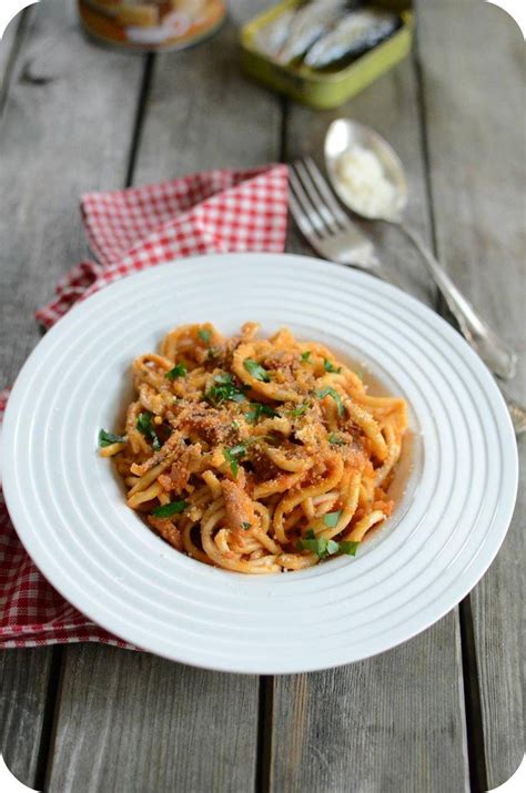 Linguine à la sauce Tomate Sardines et Parmesan Paprikas