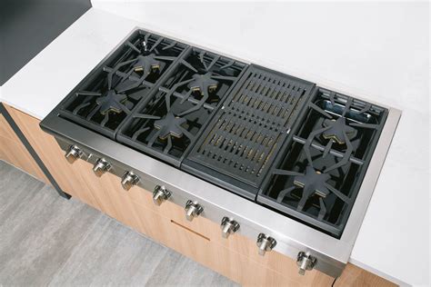 Thermador Professional 48 Built In Gas Cooktop With 6 Burners And