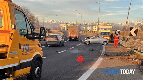 Incidente Nello Svincolo Regina Margherita Della Tangenziale A Torino