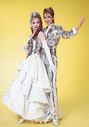 駿河屋 宝塚歌劇団 月組 龍真咲・愛希れいか 月組「puck」「crystal Takarazuka イメージの結晶 」スチール写真（女性生写真）