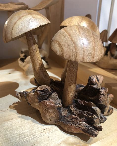 3 champignons sculptés en bois La Boutique du Champignon