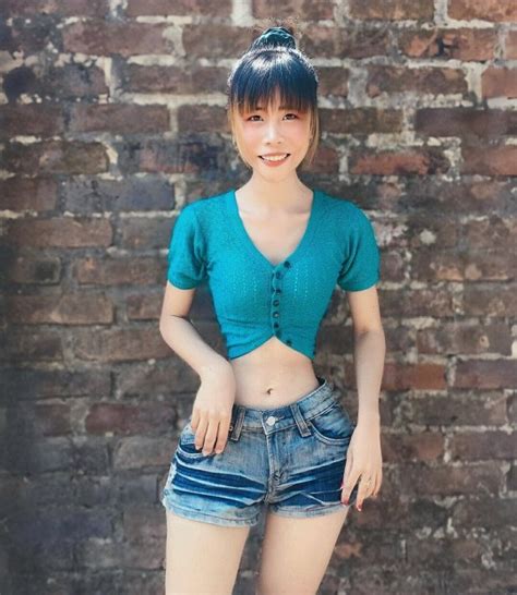 Woman Says Her Tiny 13 7in Waist Is Not A Result Of Surgery Or Editing