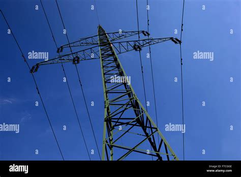 Pylon Stromleitung Fotos Und Bildmaterial In Hoher Aufl Sung Alamy