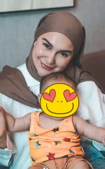 Seleb Ini Jalani Puasa Ramadan Pertama Sebagai Ibu Penuh Haru