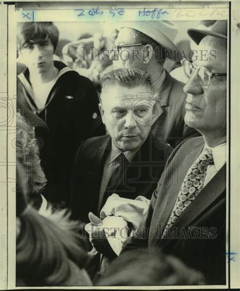 1971 Press Photo Teamster Union Leader James Hoffa, before he boards a ...