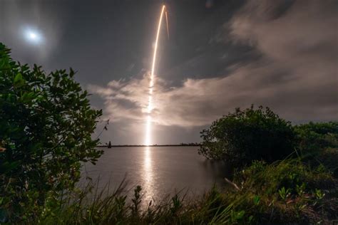 Spacex Falcon 9 Rocket Threads Weather Needle And Launches 22 Starlink