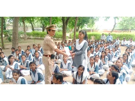 Girl Students Were Made Aware Under Mission Shakti Abhiyan आगरा में