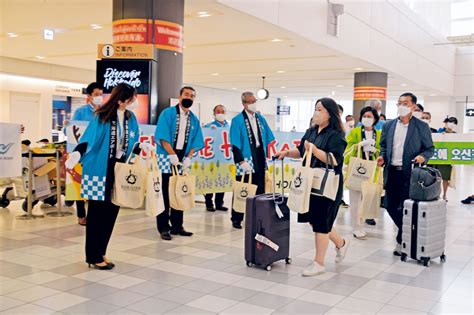 「待ちに待った」再開歓迎 国際線2年4カ月ぶり運航 新千歳 全国郷土紙連合