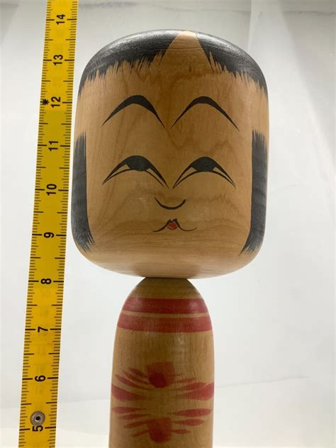 poupée ancienne kokeshi japonaise vintage traditionnelle en bois