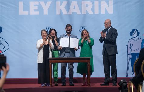 Presidente Boric promulgó Ley Karin en contra del acoso laboral