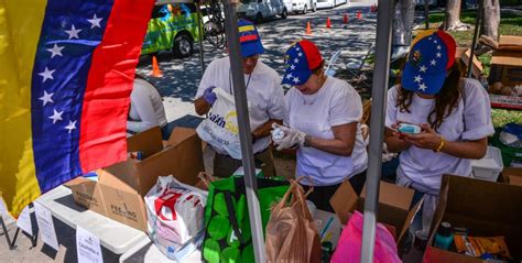 Cientos De Personas Participan En Miami En Un Evento Humanitario A