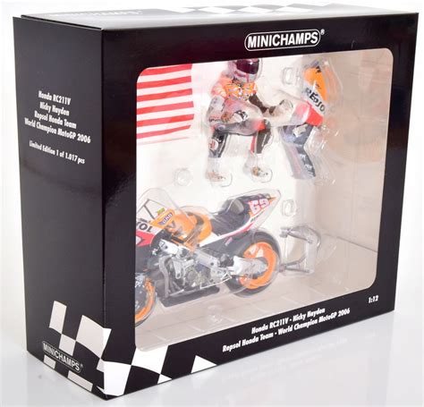 Honda Rc V World Champion Motogp W Figurine Flag