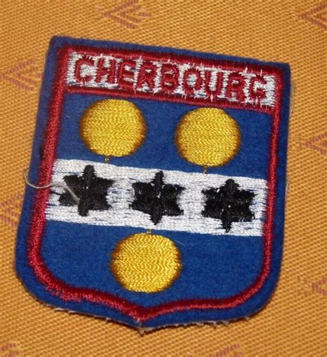 ANCIEN ÉCUSSON À coudre feutre brodé blason de Cherbourg neuf Vintage