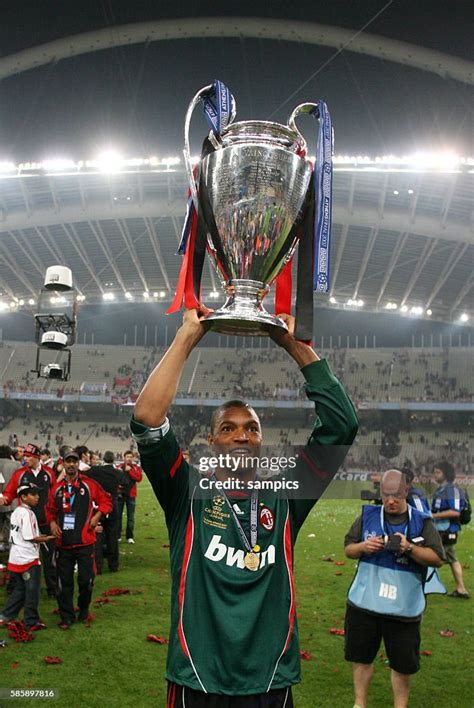 Milan goalkeeper Dida lifting the champions league trophy after... News ...