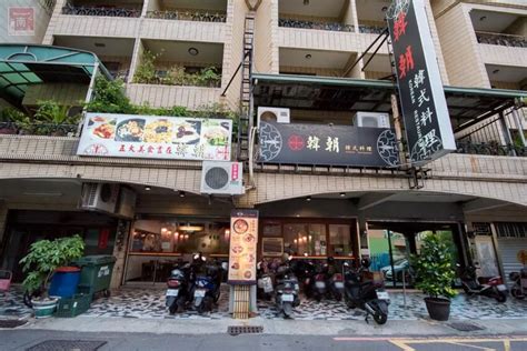 【臺南美食】開了10幾年台南韓式料理店，15道韓國小菜無限供應，供應韓國道地美食、烤肉及部隊鍋~韓朝崇明店 南人幫 食記心得 圖文創作 Walkerland窩客島