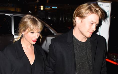 Taylor Swifts Boyfriend Joe Alwyn Officially Recognised As Grammy Winner