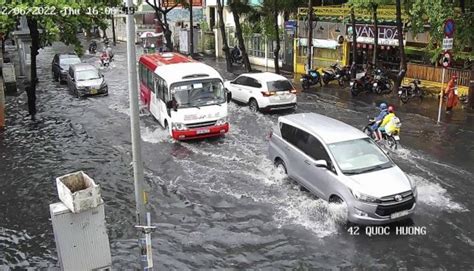 Prolonged Downpour Submerges Streets In Ho Chi Minh City Tuoi Tre News