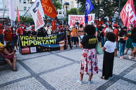 Ato em memória de Moïse Kabagambe é realizado na Praça do Ferreira