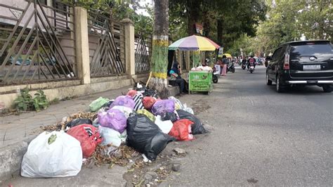 Dua Pekan Penutupan Tpst Piyungan Tumpukan Sampah Muncul Di Sejumlah