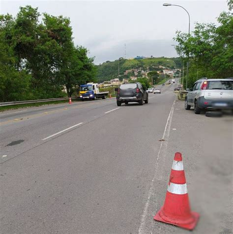 Acidente moto e dois carros deixa jovem ferido na Lúcio Meira em