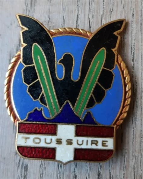 ANCIEN INSIGNE BROCHE ECOLE DE SKI FRANCAIS TOUSSUIRE AUGIS LYON Savoie