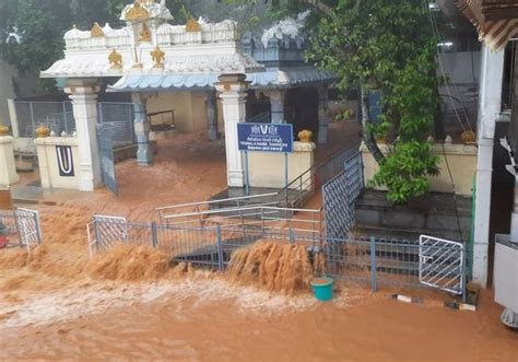 आंध्रप्रदेश में भारी बारिश तिरुपति में सड़कों पर भरा पानी निचले