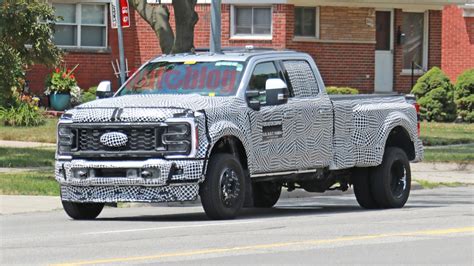 2023 Ford Super Duty spy photos reveal elaborate grille - Autoblog