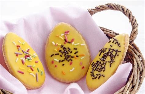 Pasqua Biscotti Glassati A Forma Di Uovo Ricette In Minuti