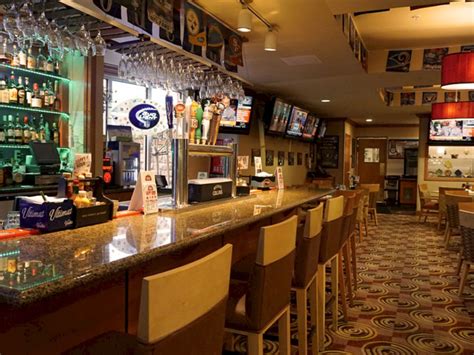 Oakland Restaurant and Sports Bar | Holiday Inn & Suites Oakland ...