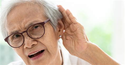 Ältere Oma Masturbiert Mit Ihrer Brille Old Porn