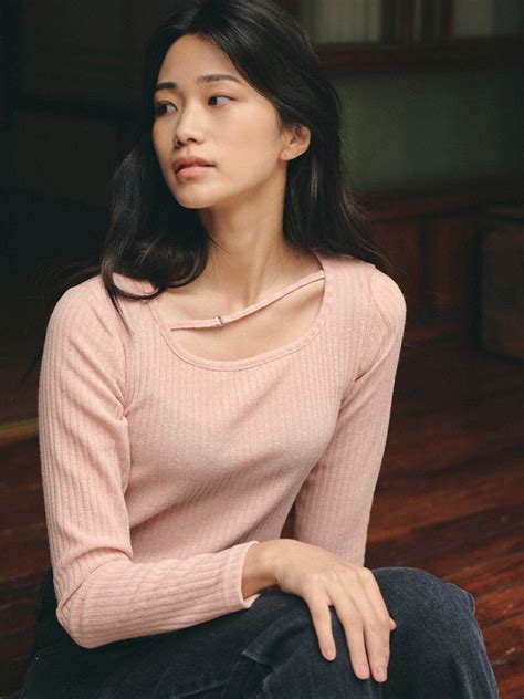 Neck Point Ribbed T Shirt Pink Ganisong ＠seoul｜韓国レディースファッション通販｜seoul