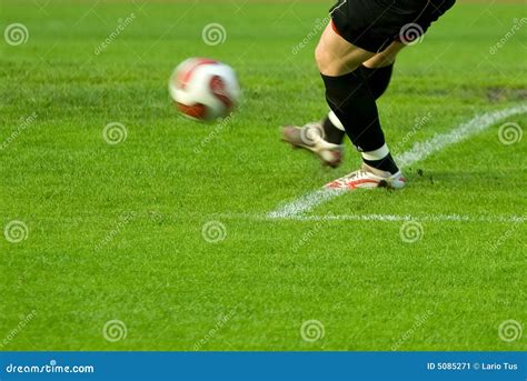 Retrocesso Do Guarda Redes Do Futebol O Bal Imagem De Stock Imagem De