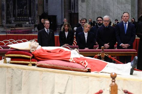 Funeral De Bento Xvi Corpo De Do Papa Em Rito Velado Na Bas Lica De