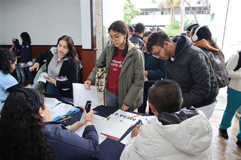 Sedesoq Otorga M S De Mil Becas A Estudiantes De La Uaq Para Fomentar