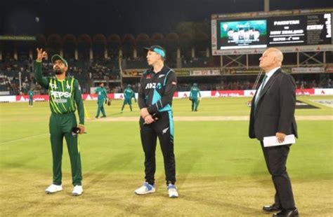 New Zealand Win Toss Bowl First Against Pakistan In Fifth T20I