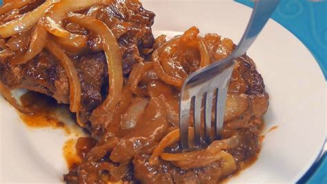 Hamburger Steak and Gravy - Aunt Bee's Recipes