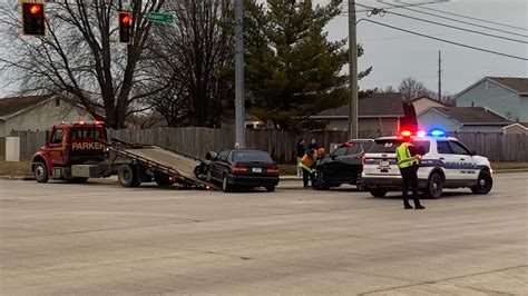 2 Cars Crash At Intersection Of Dupont And Auburn Roads Wane 15