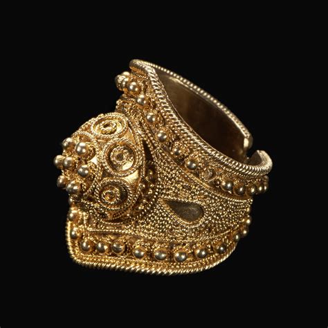 Good as Gold: Fashioning Senegalese WomenTo Shine: African Gold