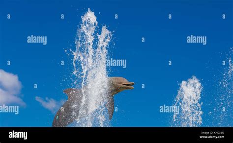 Dolphin water fountain hi-res stock photography and images - Alamy