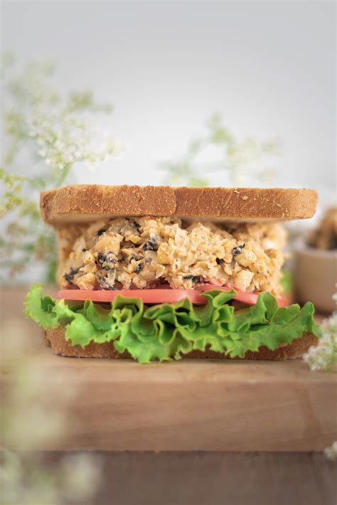 Easy Vegan Tuna Sandwich (Chickpea of the Sea) - BeExtraVegant