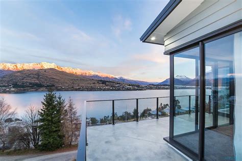 Luxury Queenstown Accommodation - Holiday Home in Queenstown NZ