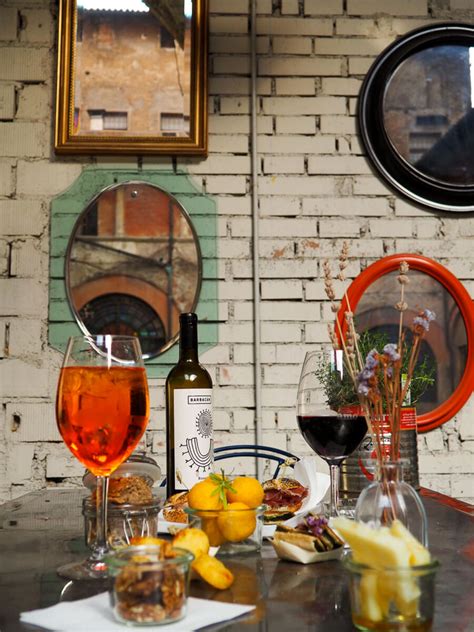 Aperitivo Nel Chiostro Da Cantinella A Bologna